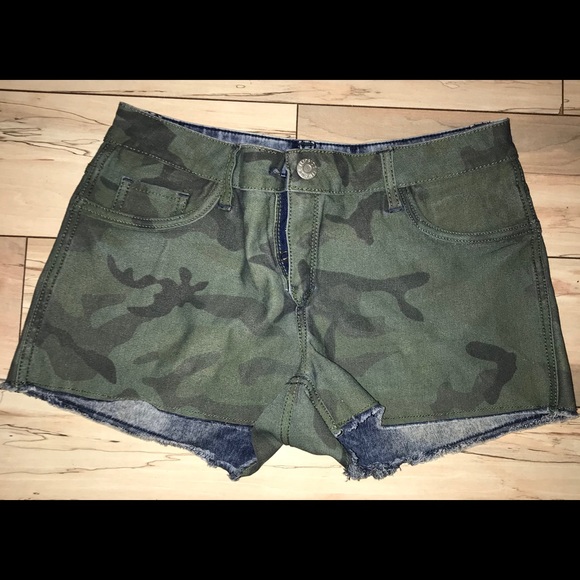 Reversible Denim/Camo Shorts size 6 - Picture 2 of 7